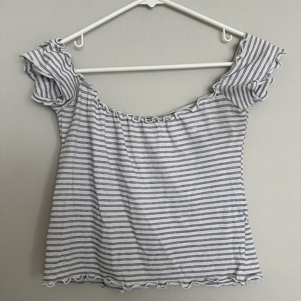 Brandy Melville Black &‎ White Striped Ruffle Sleeve Crop Top - One Size